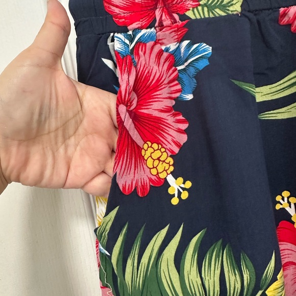 Floral Print Women's Shorts - Picture 3 of 5